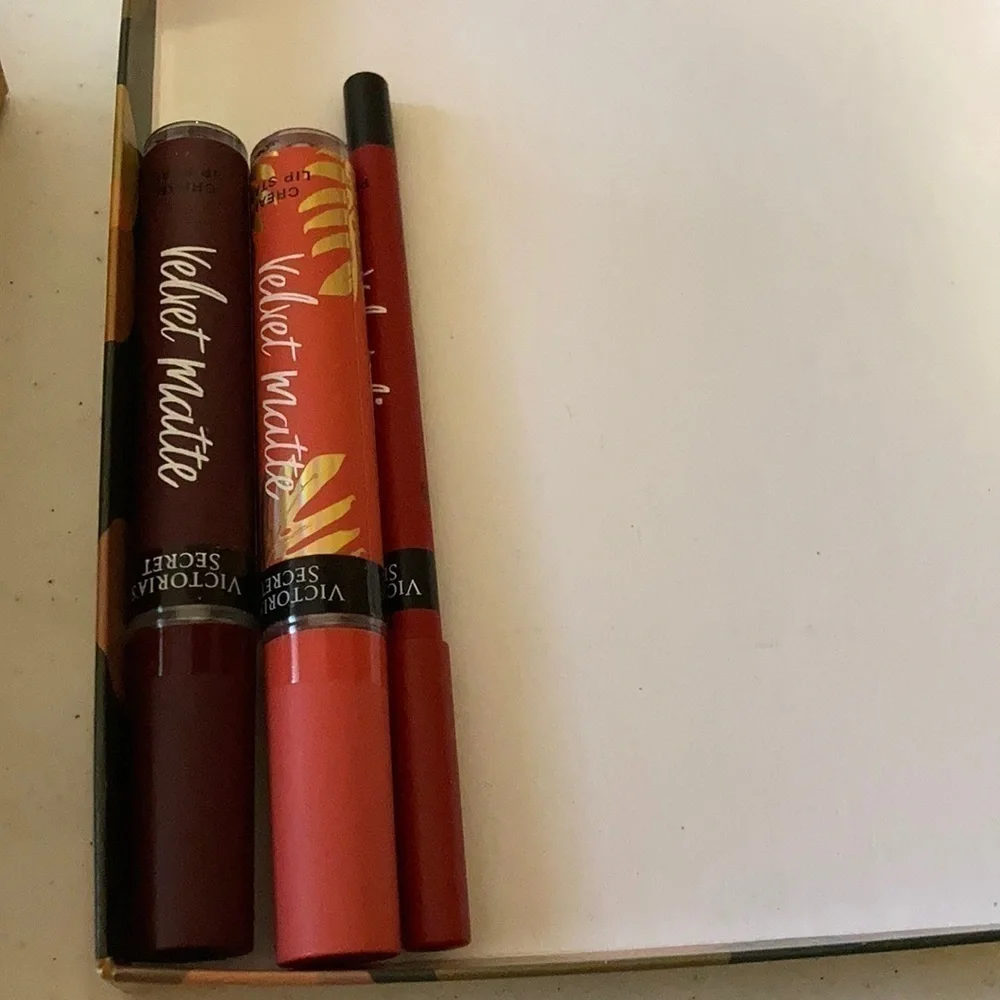 Victoria’s Secret lipstick bundle
